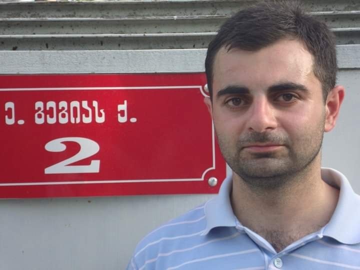 ცნობილმა ნეიროქირურგმა გიორგი გეგიამ ,,ღუდუშაურის კლინიკა” დატოვა-,,სამაგიეროდ ჩვენი პირველი საუნივერსიტეტო კლინიკაა ბედნიერი”