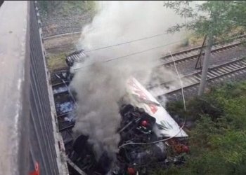 რუსთავი-ლილოს გზაზე ტრაილერი ხიდიდან გადავარდა  და აფეთქდა