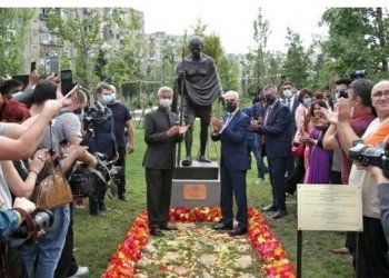 თბილისში ინდოელი მოაზროვნის, მაჰათმა განდის ძეგლი გაიხსნა
