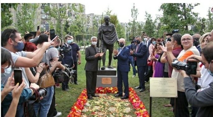თბილისში ინდოელი მოაზროვნის, მაჰათმა განდის ძეგლი გაიხსნა