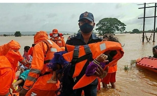 ინდოეთში მეწყერებსა და წყალდიდობას უკვე 127 ადამიანი ემსხვერპლა