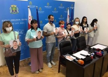 იუსტიციის მინისტრი და ქუთაისის მერი ჟურნალისტებს დაემალნენ