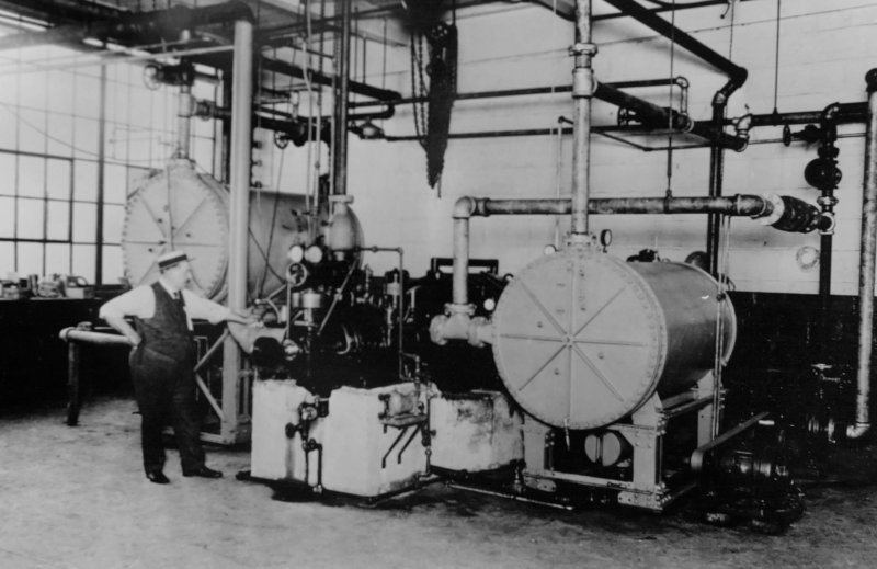 The first centrifugal refrigeration machine invented by Willis H. Carrier, the father of air conditioning, is pictured in this 1922 photo in Syracuse, N.Y.  (AP Photo/Provided by Carrier Corporation)