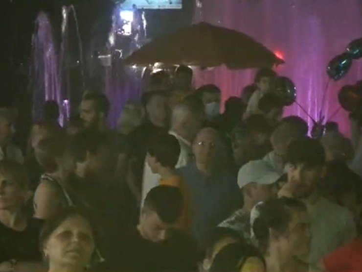 (+ფოტო) “ქართული ოცნების” მიერ ჩატარებული კონცერტი, ყოველგვარი რეგულაციების დარღვევით