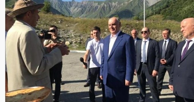 ოკუპირებული აფხაზეთის დე-ფაქტო პრეზიდენტი ოკუპირებული ცხინვალის რეგიონში ჩავიდა