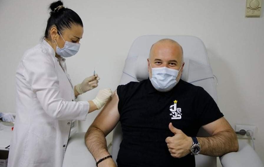 იმერეთში სახელმწიფო რწმუნებული  საჯაროდ აიცრა