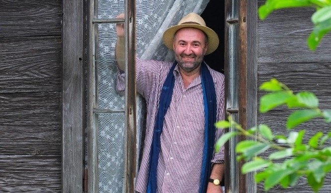 ვერ ვუთხარი უარი. ლამაზი სუფრა გავუშალე ჩემ საკუთარ სახლში და არა საჯარო სივრცეში – რას წერს ზურა შევარდნაზე “გარდენიას” დალუქვაზე