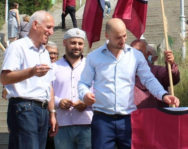 პასუხი აგონ და გვაჩვენონ რომელ დევნილს აქვს ოთხ_ოთხი ბინა!-ლადო გამსახურდია