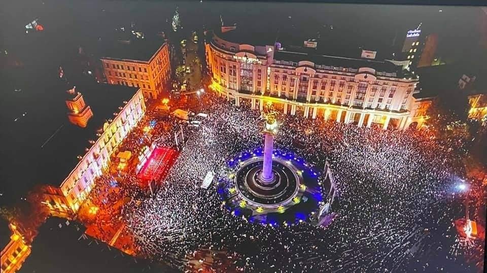 რას წერს უცხოური მედია ექსპრეზიდენტის მხარდასაჭერად გამართულ აქციაზე
