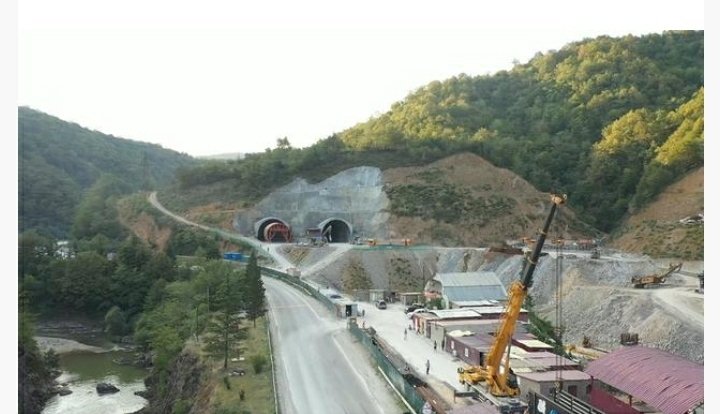 რიკოთის ერთ-ერთ მონაკვეთზე მიწის მასის ჩამოშლის გამო, მსუბუქი ავტოტრანსპორტის გადაადგილება დროებით შეფერხდა