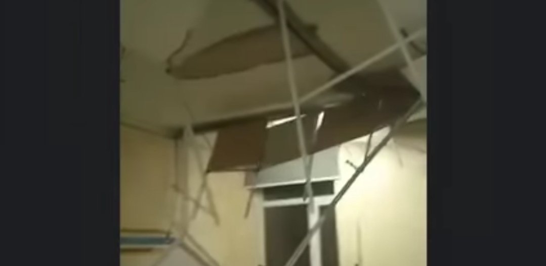 ბათუმის კლინიკაში ჭერი ჩამოინგრა