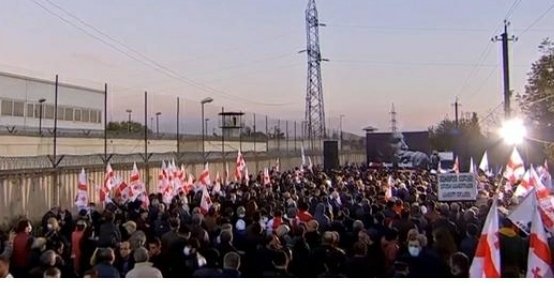 მესამე პრეზიდენტის მხარდამჭერი აქცია რუსთავში