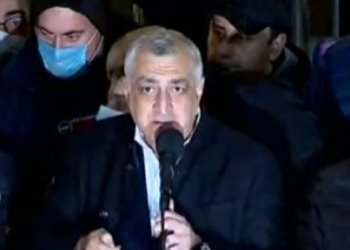 მამუკა ხაზარაძემ პარლამენტის დატოვების გადაწყვეტილება მიიღო
