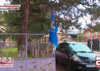 ქუთაისში საარჩევნო უბანზე ,,ქართული ოცნების” დროშები ეკიდა