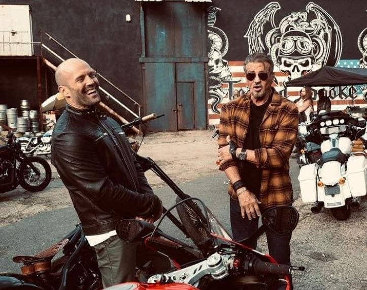 სლივესტერ სტალონე და ჯეისონ სტეტჰემი “შეუჩერებელნი 4”-ის გადაღებებზე