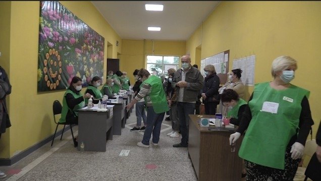 ქუთაისში ყველა საარჩევნო უბანი გაიხსნა