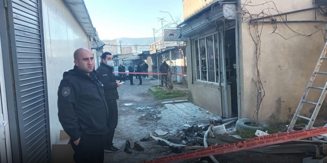 რუსთავში ფეხსაცმელების საწყობში ცეცხლი გაჩნდა