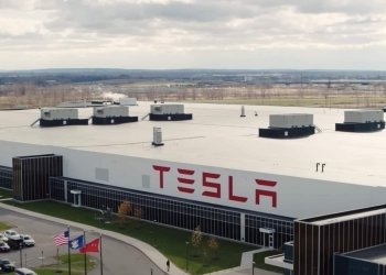 რატომ გამოიხმო Tesla-მ ნახევარ მილიონამდე ელექტრომობილი უკან?