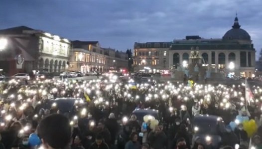 ქუთაისში უკრაინის ომში დაღუპულებს პატივი მიაგეს