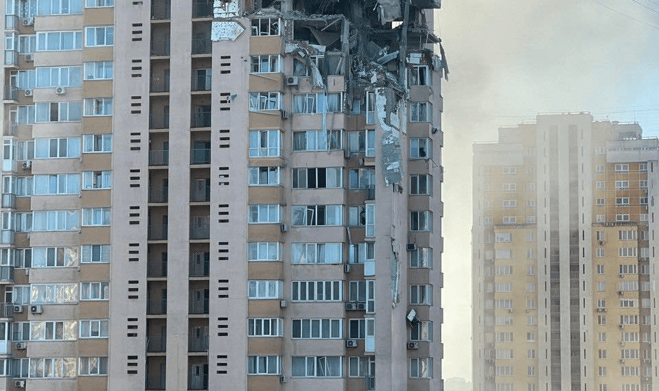 რაკეტა საცხოვრებელ კორპუსს მოხვდა