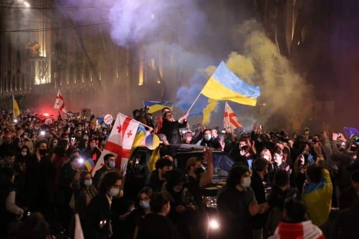 ,,იმღერონ, მეგობრებო, უმღერონ, არაფერი ცუდი ამაში არაა!”-თამო კეშა