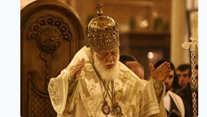 პატრიარქისგან მრევლს და სამღვდელოებას კი ეძლევა ლოცვა-კურთხევა