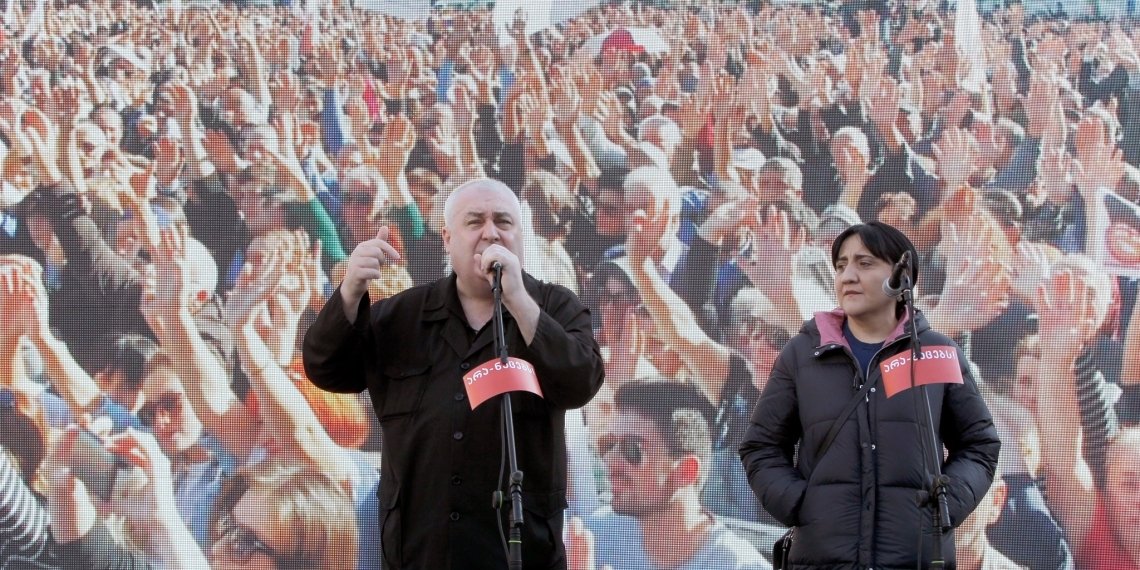 “თქვენო აღმატებულებავ, ბატონო პრეზიდენტო!”-“პატრიოტთა ალიანსი” მომხრეებთან ერთად რუსეთის პრეზიდენტს ღია წერილით მიმართავს