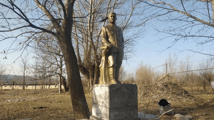 გორის მუნიციპალიტეტის სოფელ ვარიანში სტალინის ძეგლი დადგეს