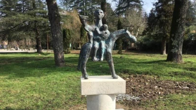 დადიანების სასახლის ეზოდან ქალღმერთის ქანდაკება მოიპარეს