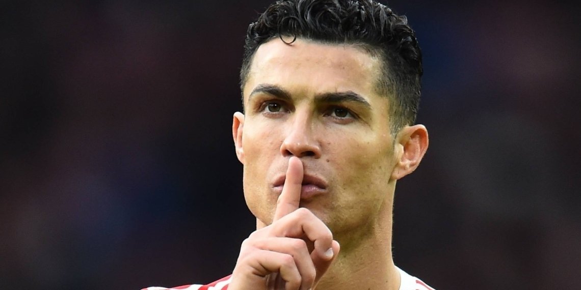 “ლივერპულის” გულშემატკივრები მატჩის მე_7  წუთზე რონალდოს გაამხნევებენ