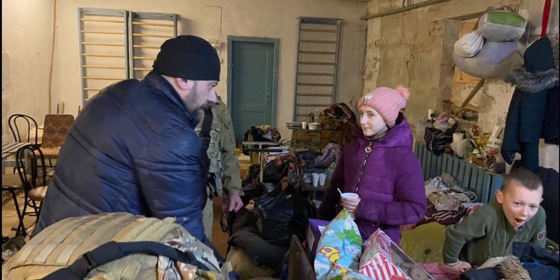 სკოლის სარდაფში 150 ადამიანი ტყვედ აიყვანეს და სრულ ანტისანიტარიაში ამყოფებდნენ