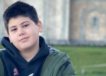 8 წლის დათის, რომელმაც ფეხი დაკარგა,  დახმარება სჭიდება