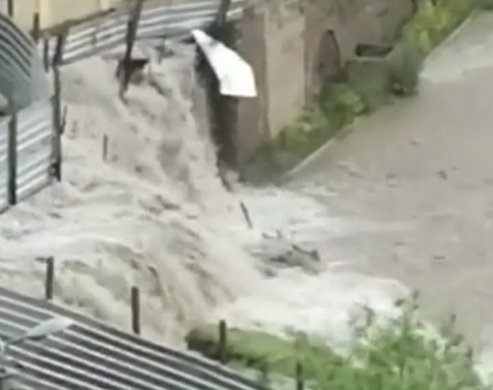 თბილისში თბილისში, მარშალ გელოვანის გამზირი დაიტბორა