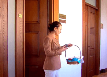 ოყნა, ბროწეული და პამპერსი – ოპოზიციამ საქართველოს პარლამენტის თავმდჯომარეს ამანათი გაუგზავნა