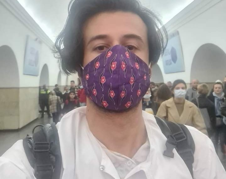 აი შენ, ასეთი მეტროთი ივლიდი ყოველდღიურად?-შეროზია კახა კალაძეს მიმართავს