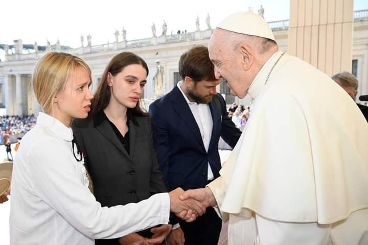 რომის პაპთან აზოვის პოლკის მებრძოლების მეუღლეები მივიდნენ