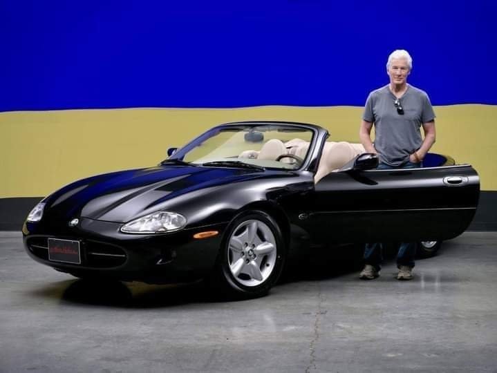 რატომ ყიდის რიჩარდ გირი აუქციონზე თავის კაბრიოლეტს