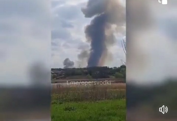 რუსული იარაღის საწყობი სამხედრო ბაზაზე დაბომბილი და განადგურებულია