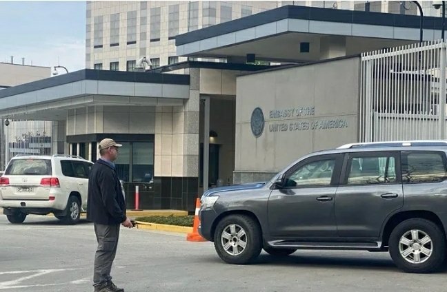 უკრაინაში აშშ-ის საელჩომ მუშაობა განაახლა- დიპლომატები დაბრუნდნენ