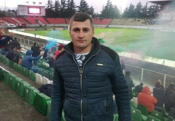 გთხოვთ ყურადღებით დააკვირდეთ აღნიშნულ ფოტოს და ამოცნობის შემთხვევაში დაგვიკავშირდით-წერია განცხადებაში