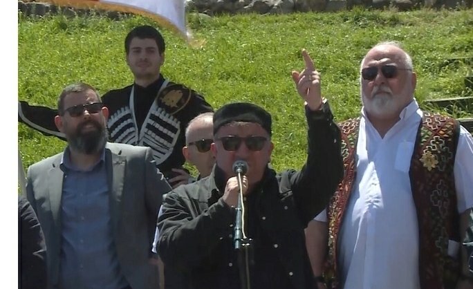 ,,მეფე ერეკლეს მეზარბაზნეებმა” თელავში აქცია გამართეს