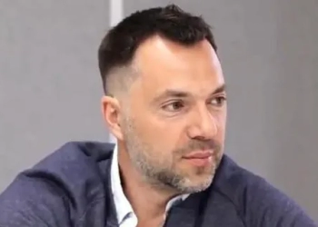 დასავლეთი ახლა ადეკვატურობის გამოცდას აბარებს და ჯერჯერობით იჭრება_ალექსეი არესტოვიჩი