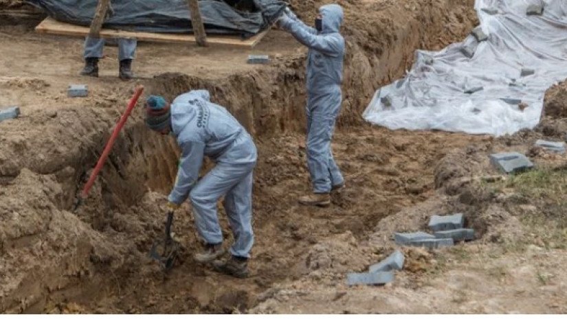 ახვეული თვალები და შეკრული ხელები – ბუჩაში კიდევ რამდენიმე ცხედარი იპოვეს