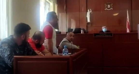  ბათუმის საკრებულოს დეპუტატს რეზო ხარაზს პუტინის გინებისთვის ასამართლებენ