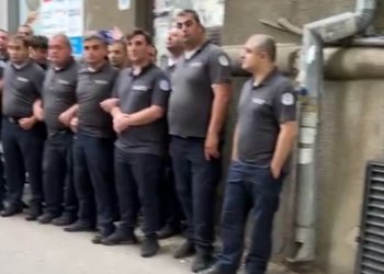 რკინის კარს ამ წუთებში ბარგალკით ჭრიან, რათა გამოსახლების პროცესი დაიწყონ