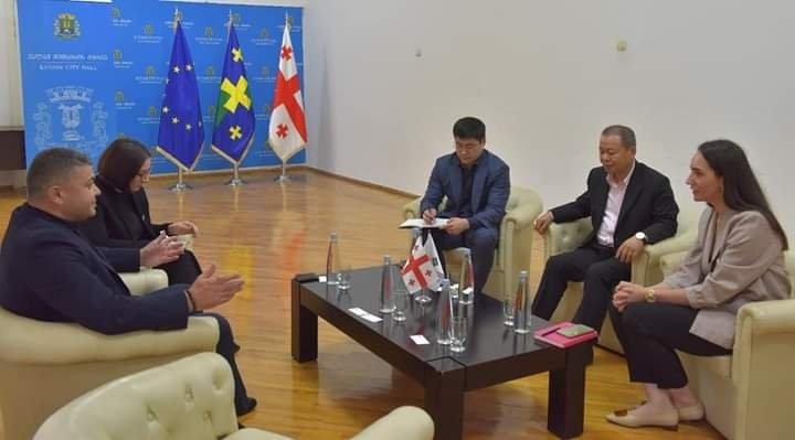 ქუთაისს კორეის რესპუბლიკის საელჩოს საქმის დროებითი რწმუნებული დაესუ ჩანგი ეწვია