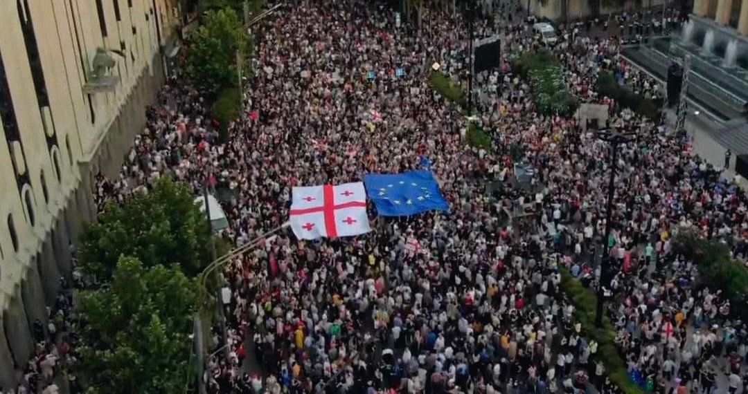 რა ხდება თავისუფლების მოედანზე (+ვიდეო)