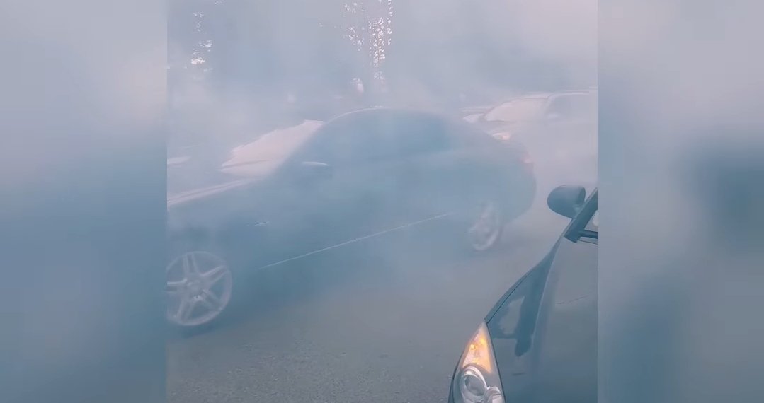 კვამლში გახვეული ავტომობილები – რა მოხდა სამტრედიაში (+ვიდეო)