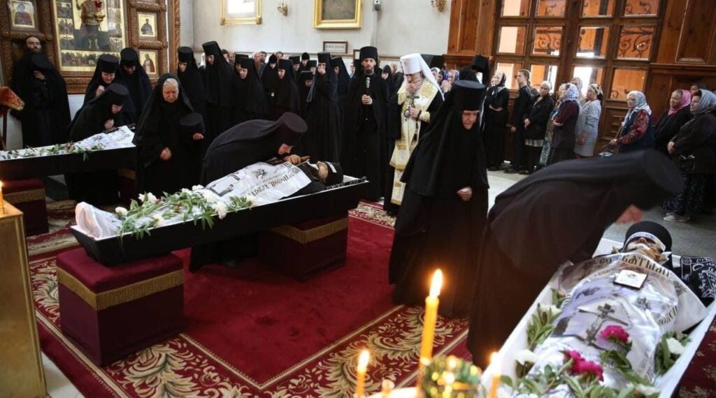 დაბომბილ უკრაინულ მონასტერში ოთხი სასულიერო პირი გარდაიცვალა