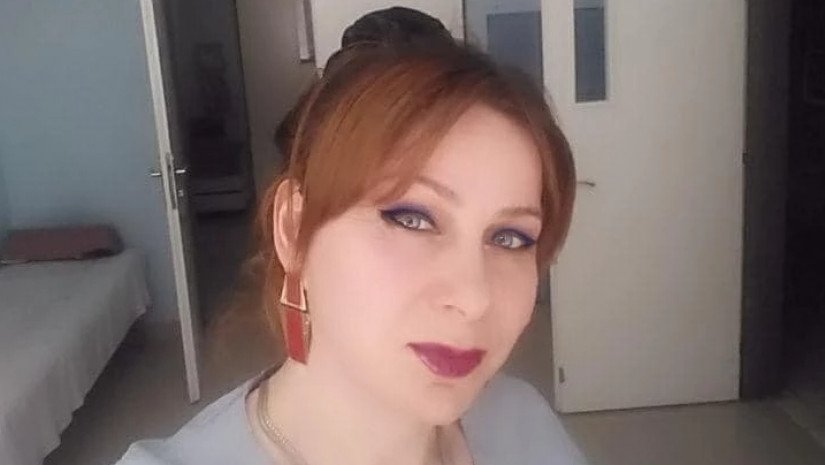 ეს რა ვნახე – ქალს ავტომობილი სახლთან დაეჯახა